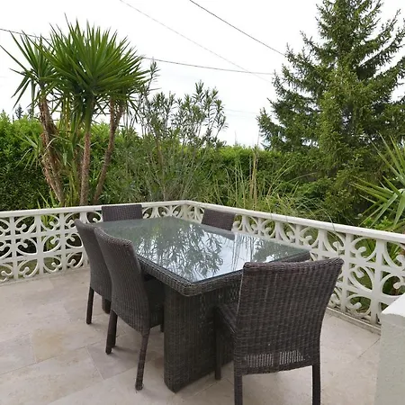 Homestay La Lezarde, D'hote, Piscine, Salle D'eau Privatif, Cafe Ou The Offert Le Matin *