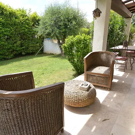 La Lezarde, D'hote, Piscine, Salle D'eau Privatif, Cafe Ou The Offert Le Matin 民宿 Saint-Victor-la-Coste