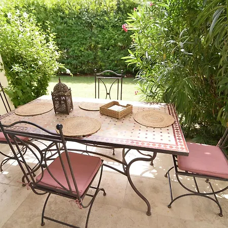 La Lézarde, D'hôte, Piscine, Salle D'eau Privatif, Café Ou Thé Offert Le Matin Habitación en casa particular Saint-Victor-la-Coste