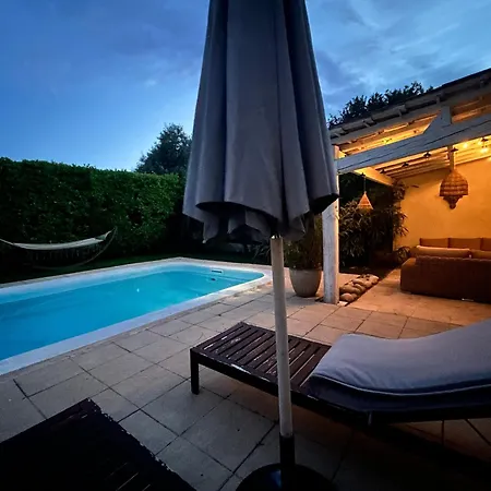 Habitación en casa particular La Lézarde, D'hôte, Piscine, Salle D'eau Privatif, Café Ou Thé Offert Le Matin *