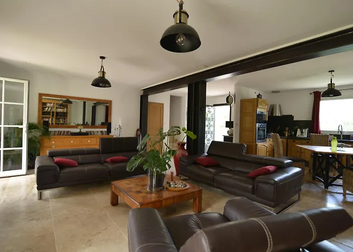 La Lezarde, D'hote, Piscine, Salle D'eau Privatif, Cafe Ou The Offert Le Matin 民宿 *